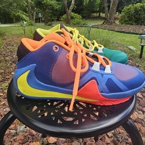 Nike Blue and Red Sneakers Vibrant Athletic Design